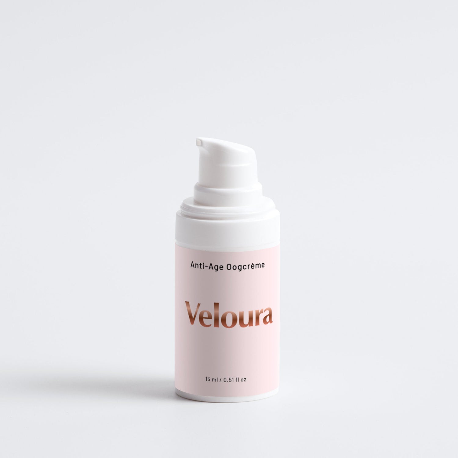 Witte doseerfles met roze etiket van Veloura Anti-Age Oogcrème, een natuurlijke huidverzorging voor de gevoelige huid rond de ogen.