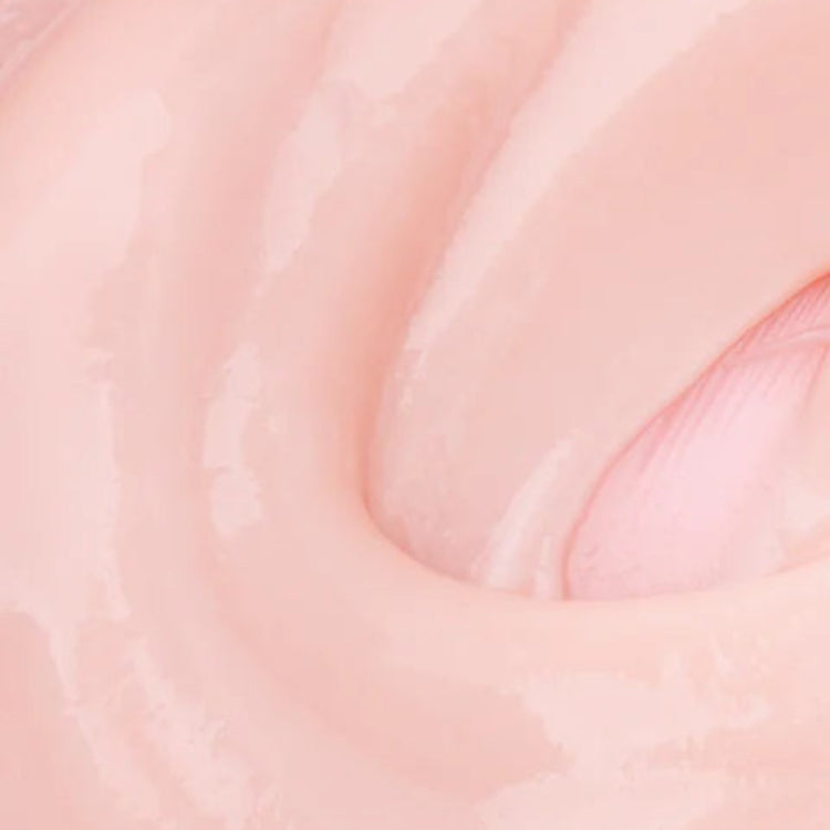 Lichtroze peptide serum met romige, glanzende geltextuur, close-up van zachte anti-aging huidverzorgingssubstantie voor hydratatie en een stralende huid.