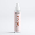 Flesje Keratin Shine Leave-In Hair Mist met zachte roze achtergrond, een haarverzorgingsproduct voor een glanzende en verzorgde look.