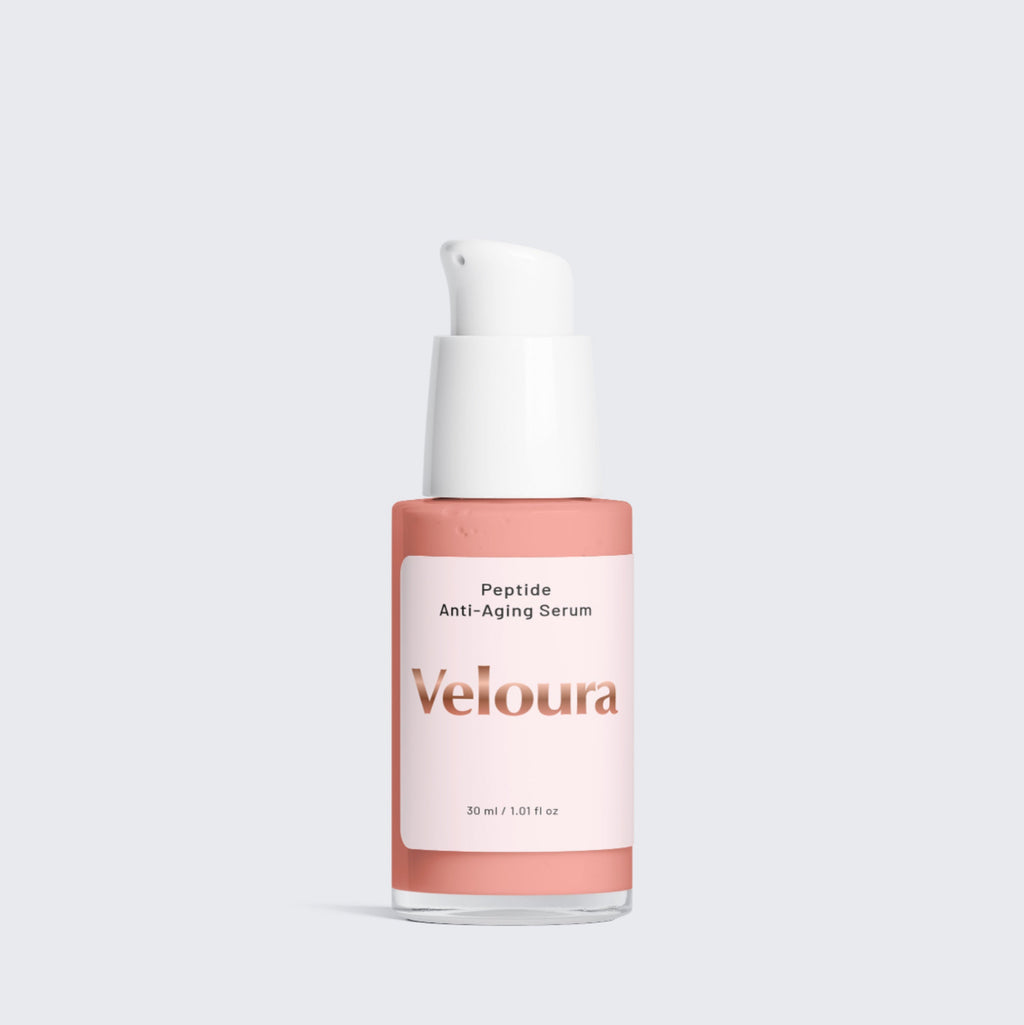 Veloura Peptide Anti-Aging Serum in roze glazen pompflacon, 30 ml huidverzorgingsproduct voor anti-aging skincare op lichtgrijze achtergrond.